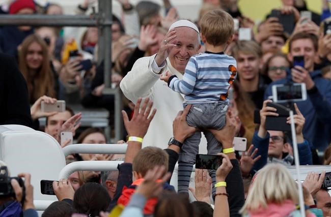 Pope battered by abuse scandal gets warm welcome in Baltics | iNFOnews.ca