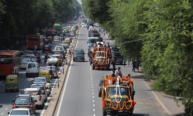 Indians gather as former premier Vajpayee is cremated | iNFOnews.ca