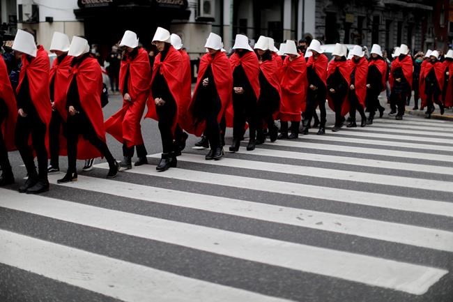 'Handmaid's Tale' march for Argentine abortion rights | iNFOnews.ca 'Handmaid's Tale' march for Argentine abortion rights | iNFOnews.ca