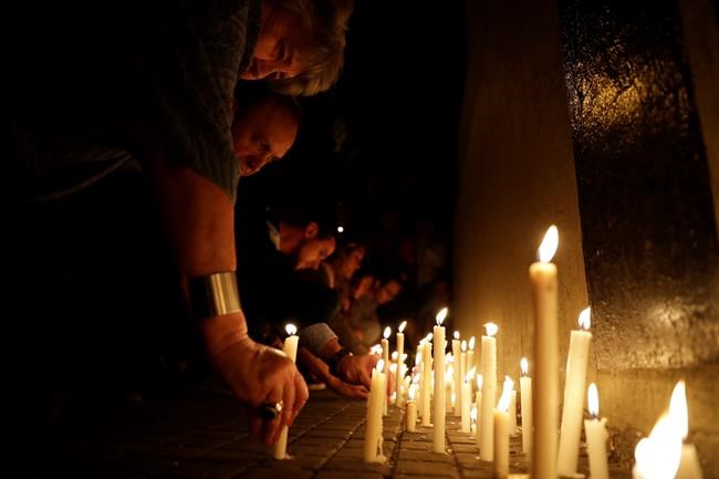 Sons, architects, tourists: A shared fate on the bike path | iNFOnews.ca