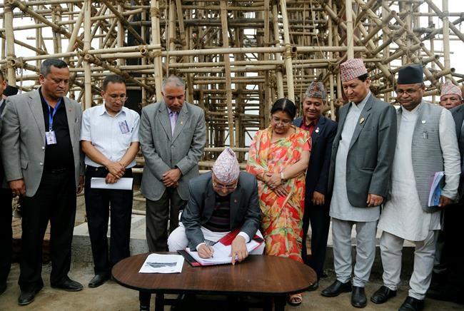 Nepal quake-hit villages struggle with reconstruction | iNFOnews.ca