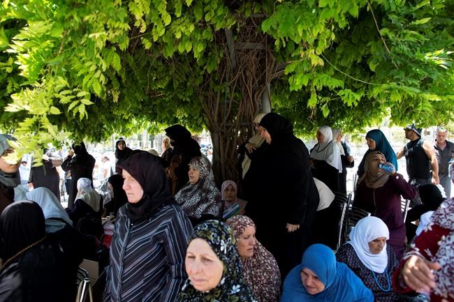 Arab gunmen kill 2 Israeli policemen at Jerusalem shrine | iNFOnews.ca