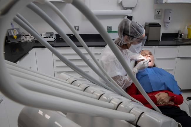 Dentists carefully reopen in France after 2-month lockdown | iNFOnews.ca