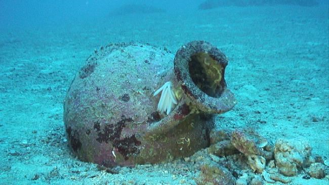 22 ancient amphoras found off Albanian coast | iNFOnews.ca CP622650232