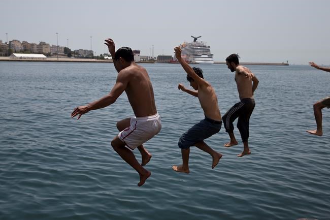 The Latest: Swedish lawmakers tighten asylum rules | iNFOnews.ca CP298684045