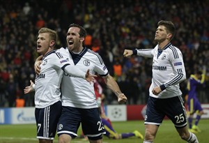 Man City, Schalke advance in Champions League; Lionel Messi scores again in win for Barcelona | iNFOnews.ca CP31063179