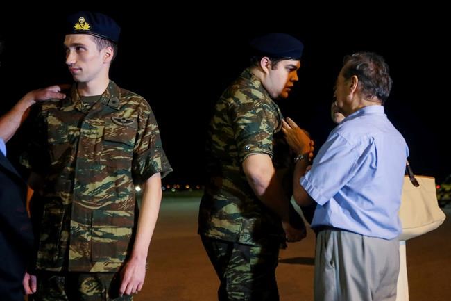 2 Greek soldiers released from Turkish jail return to Greece | iNFOnews.ca 2 Greek soldiers released from Turkish jail return to Greece | iNFOnews.ca
