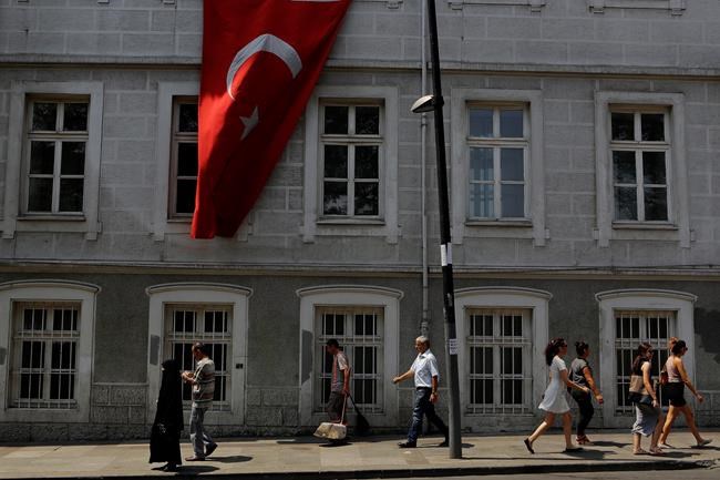 The Latest: EC chief opposes ending Turkey membership talks | iNFOnews.ca