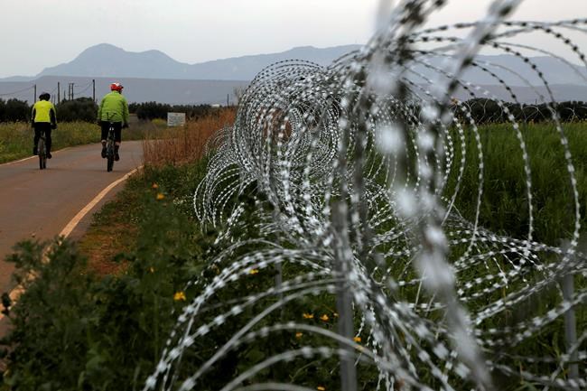 Split Cyprus defends razor wire to halt migrant crossovers | iNFOnews.ca CP111945045