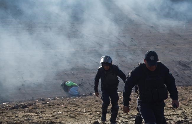 Border clash leaves caravan migrants dejected, worried | iNFOnews.ca Border clash leaves caravan migrants dejected, worried | iNFOnews.ca