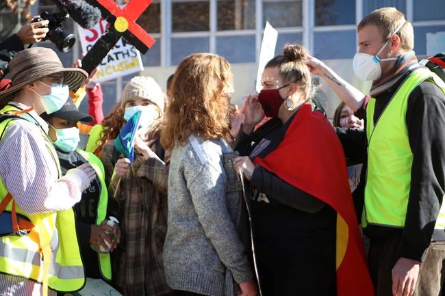 Australians rally for black lives, court bans bigger protest | iNFOnews.ca Australians rally for black lives, court bans bigger protest | iNFOnews.ca