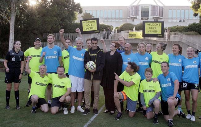 Refugee footballer thanks Australian leader for freedom | iNFOnews.ca