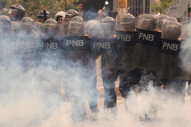Police, students clash at protest in Venezuela | iNFOnews.ca