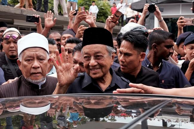 Malaysia's Mahathir plans lean cabinet, seeks Anwar's pardon | iNFOnews.ca CP203063154