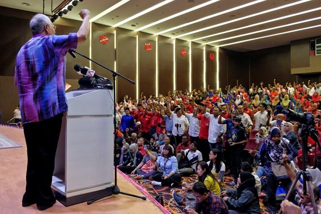 Malaysia ex-leader seeks police protection amid graft probe | iNFOnews.ca