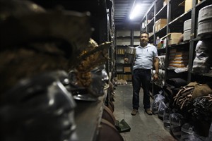 Indian businessman becomes weapons maker for Hollywood | iNFOnews.ca CP18794523