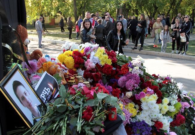Crimean city turns to mourning 20 victims of school attack | iNFOnews.ca