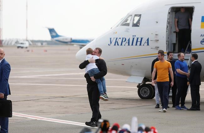 Russia and Ukraine trade prisoners, each fly 35 to freedom | iNFOnews.ca