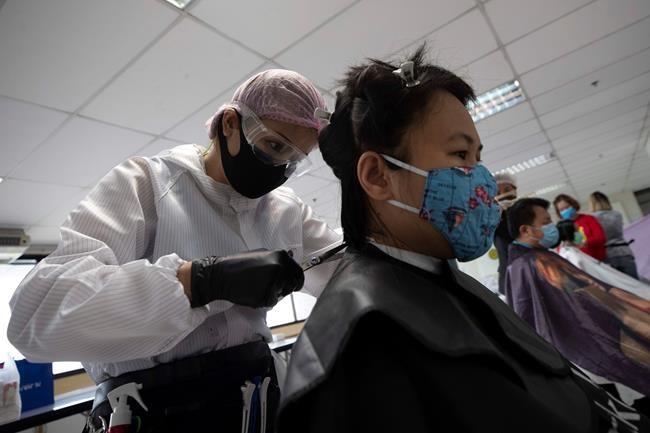 Hairstylist gives free haircuts to Thai health frontliners | iNFOnews.ca Hairstylist gives free haircuts to Thai health frontliners | iNFOnews.ca