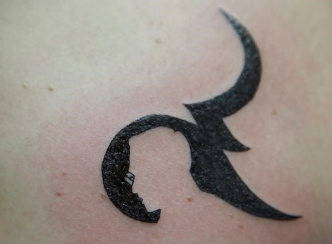 Thais honour late king by getting tattooed | iNFOnews.ca