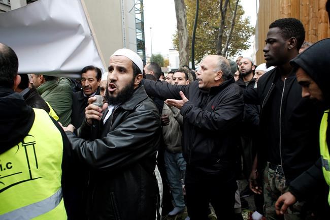 Tensions as Paris suburb tries to stop Muslim street prayers | iNFOnews.ca Tensions as Paris suburb tries to stop Muslim street prayers | iNFOnews.ca