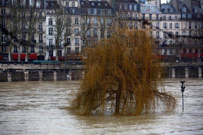 Seine River overflows its banks in Paris | iNFOnews.ca