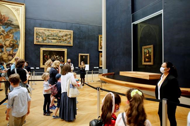 "Mona Lisa" back at work, visitors limited as Louvre reopens | iNFOnews.ca