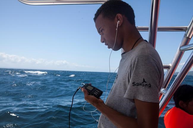 High-tech backpacks open world of whales to deaf students | iNFOnews.ca High-tech backpacks open world of whales to deaf students | iNFOnews.ca