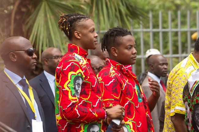 Zimbabwe's ruling party backs Mugabe, 92, for 2018 election | iNFOnews.ca CP292078710