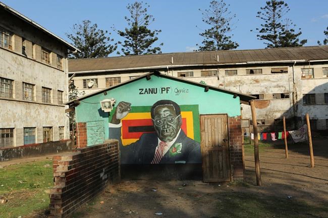 Robert Mugabe resigns as Zimbabwe's president after 37 years | iNFOnews.ca Robert Mugabe resigns as Zimbabwe's president after 37 years | iNFOnews.ca