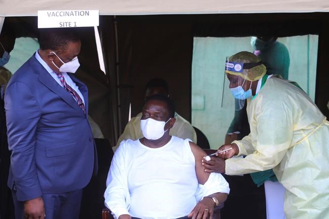 Zimbabwe's president gets shot of Sinovac in Victoria Falls | iNFOnews.ca