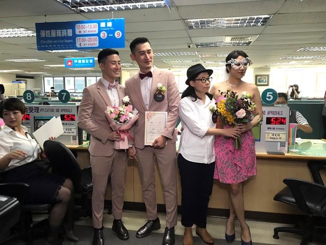 Same-sex couples start registering marriages in Taiwan | iNFOnews.ca