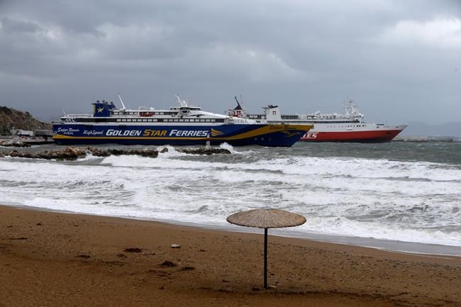 Cyclone warning as gale-force winds batter Greece | iNFOnews.ca