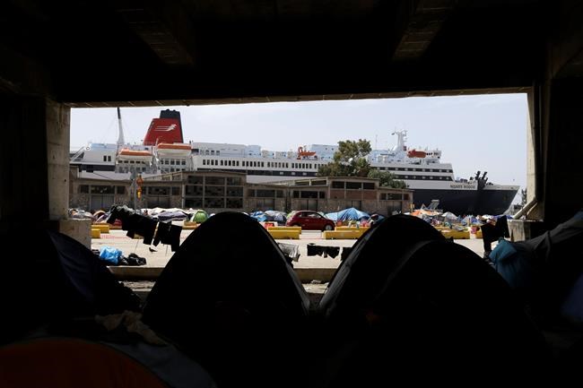 Migrant arrivals to Greece drop amid EU-Turkey pact tensions | iNFOnews.ca