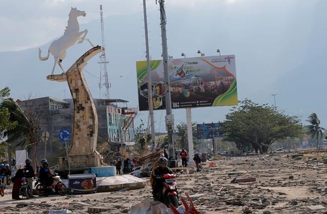 Quake survivors clamour to flee hard-hit Indonesian city | iNFOnews.ca
