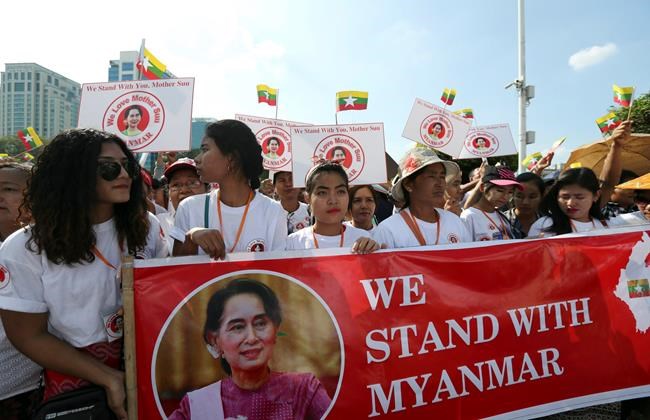 Hundreds rally in Myanmar to show support for Suu Kyi | iNFOnews.ca