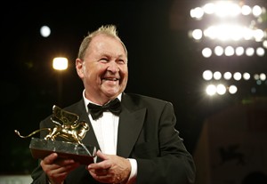 Sweden's Roy Andersson wins Venice Film Festival's Golden Lion for 'A Pigeon Sat on a Branch' | iNFOnews.ca CP29777224