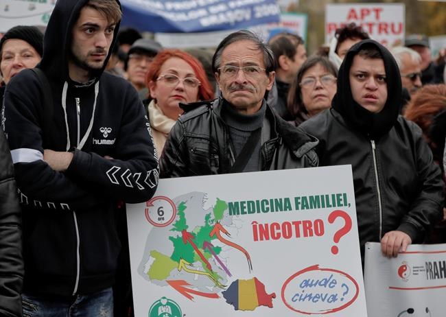 Hundreds of Romanian doctors protest to demand better pay | iNFOnews.ca