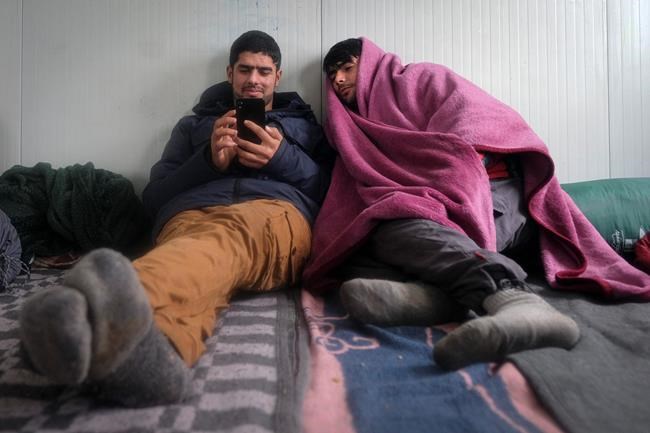 Migrants in Bosnia camp health checked after days in cold | iNFOnews.ca Migrants in Bosnia camp health checked after days in cold | iNFOnews.ca