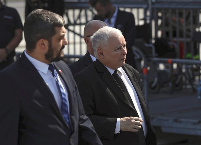 Poland's ruling party opens campaign pledging new benefits | iNFOnews.ca CP662182114