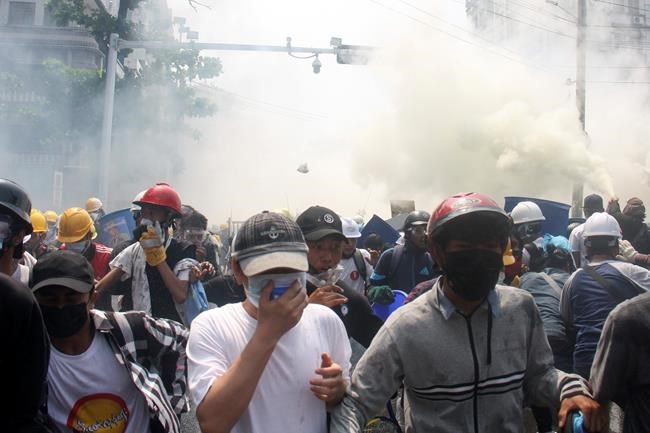Myanmar police fire tear gas, rubber bullets at protesters | iNFOnews.ca