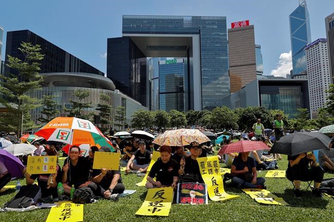 The Latest: Protesters besiege Hong Kong police HQ | iNFOnews.ca