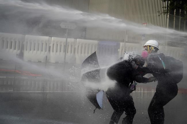 Violence flares after Hong Kong protesters defy police ban | iNFOnews.ca Violence flares after Hong Kong protesters defy police ban | iNFOnews.ca