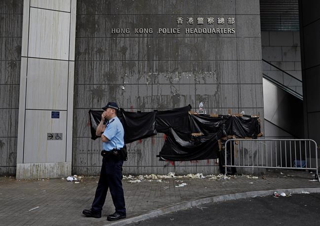 Hong Kong protesters end blockade of police headquarters | iNFOnews.ca