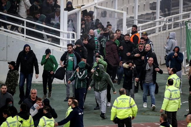 Panathinaikos-Olympiakos game abandoned after clashes | iNFOnews.ca