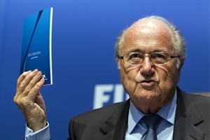 Blatter tells FIFA anti-corruption advisers to curb public criticism of his command | iNFOnews.ca CP20269235