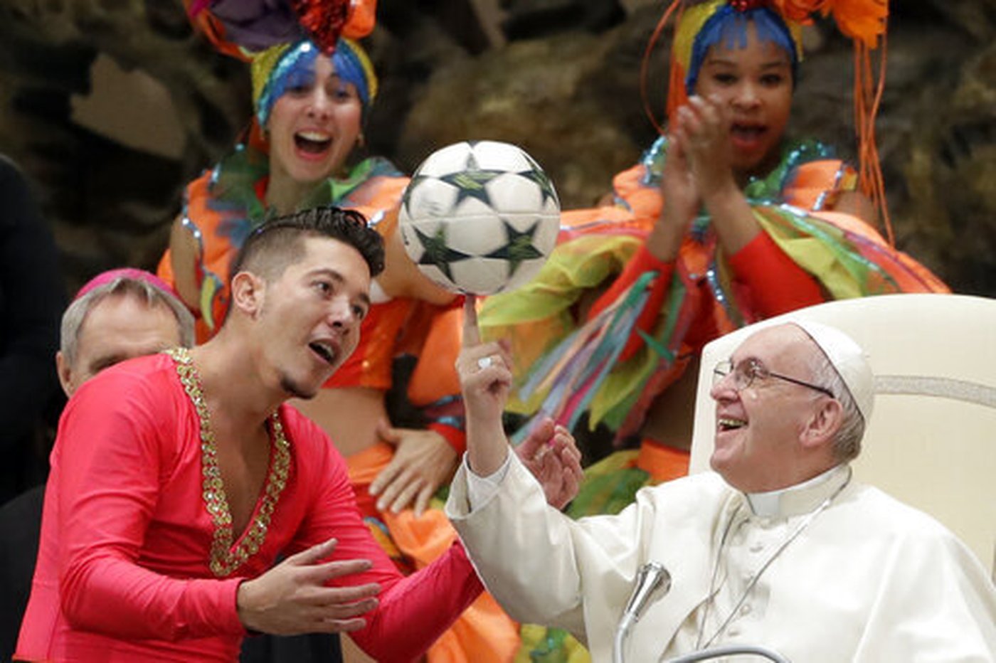Sports world mourns soccer-loving Pope Francis with games in Italy and Argentina postponed | iNFOnews.ca