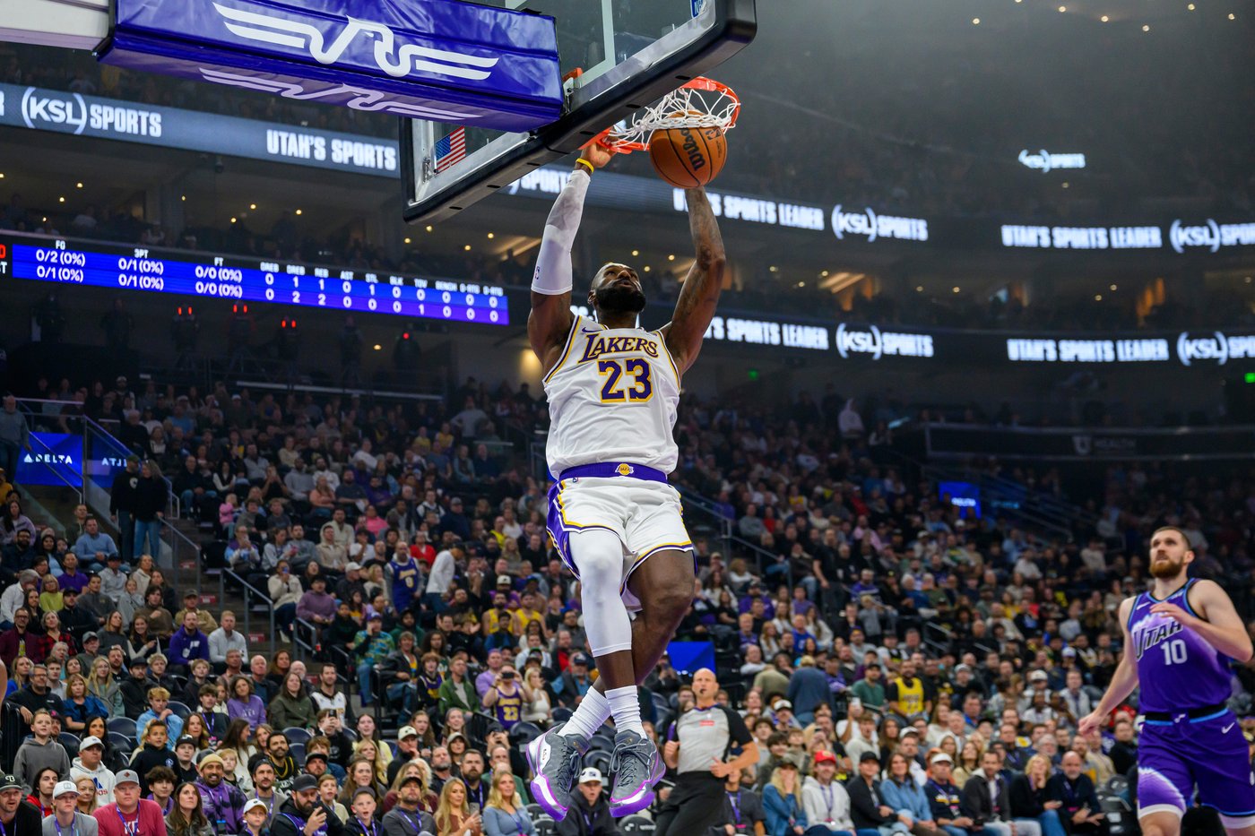 Lakers outlast Jazz 108-106 as Doncic scores 33 and James 17 in his 1st road test of season | iNFOnews.ca