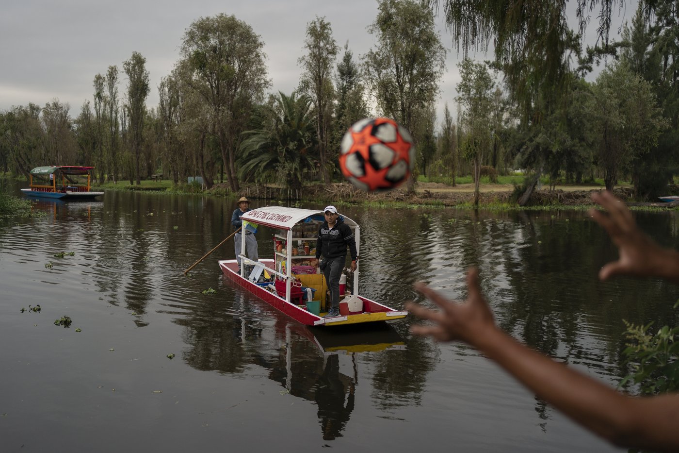 Mexico City’s floating gardens have fed people for hundreds of years. Now they’re threatened | iNFOnews.ca Mexico City’s floating gardens have fed people for hundreds of years. Now they’re threatened | iNFOnews.ca