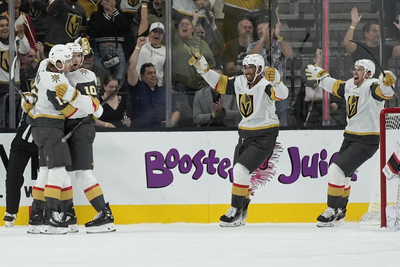 Hertl and Kolesar score late, lift Golden Knights to 6-4 win over Senators | iNFOnews.ca Hertl and Kolesar score late, lift Golden Knights to 6-4 win over Senators | iNFOnews.ca
